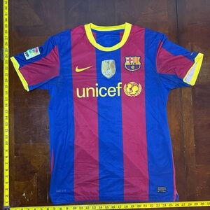 Barcelona FC UNICEF 2010/2011 2009 world champion badge home Iniesta Jersey